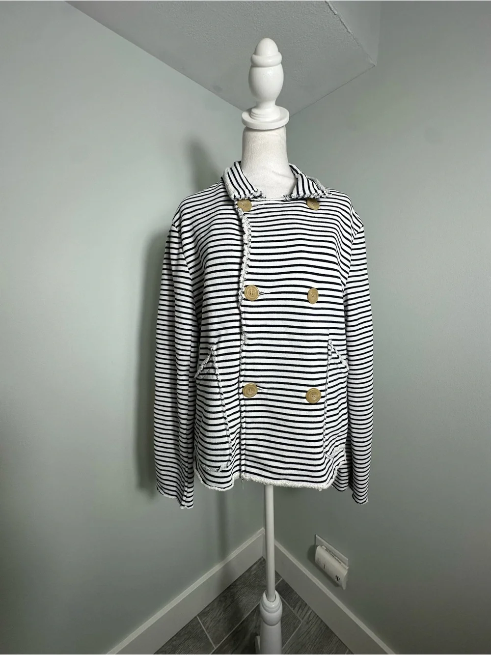 FRANK & EILEEN MINI BELFAST
Cropped Sweatshirt Peacoat, Current Season - Picture 5 of 17